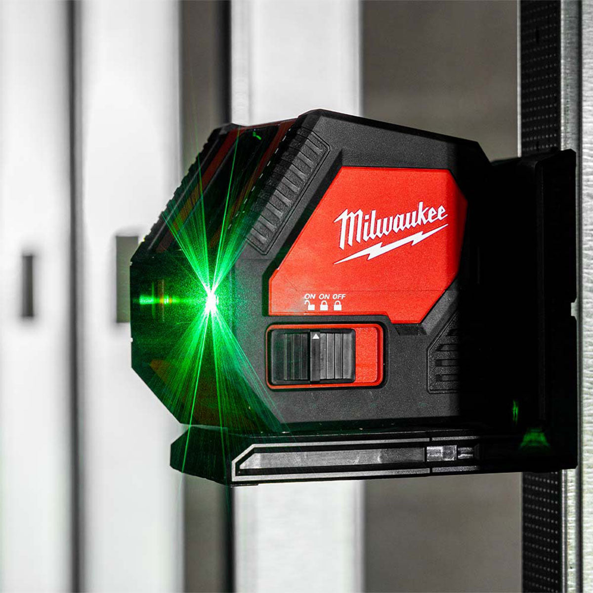 Milwaukee CLL-C Green Cross Line Laser With Case 4933478753 - MonkeyTools