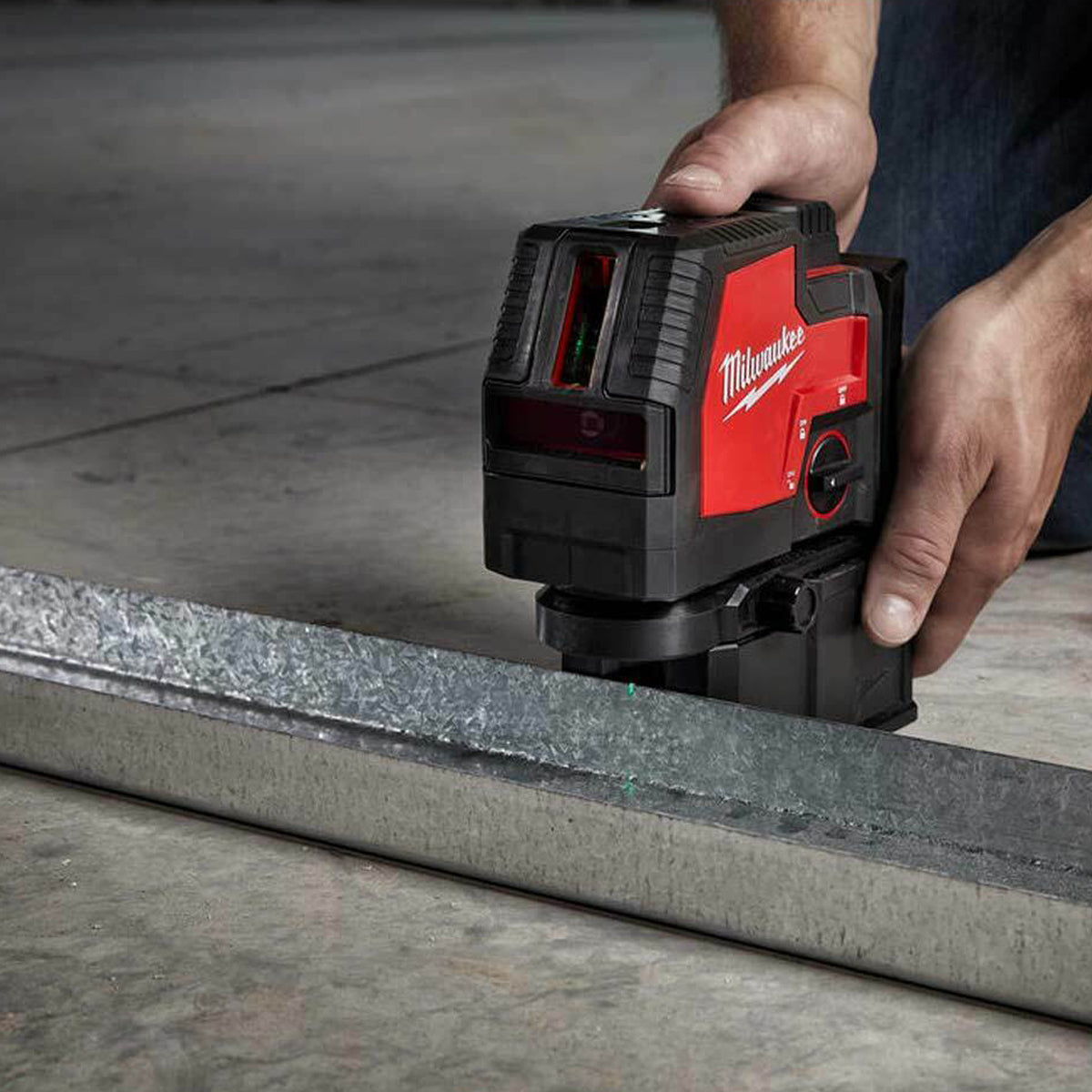 Milwaukee L4CLLP-301C Green Cross Line Laser with Plumb Points 4933478244 - MonkeyTools