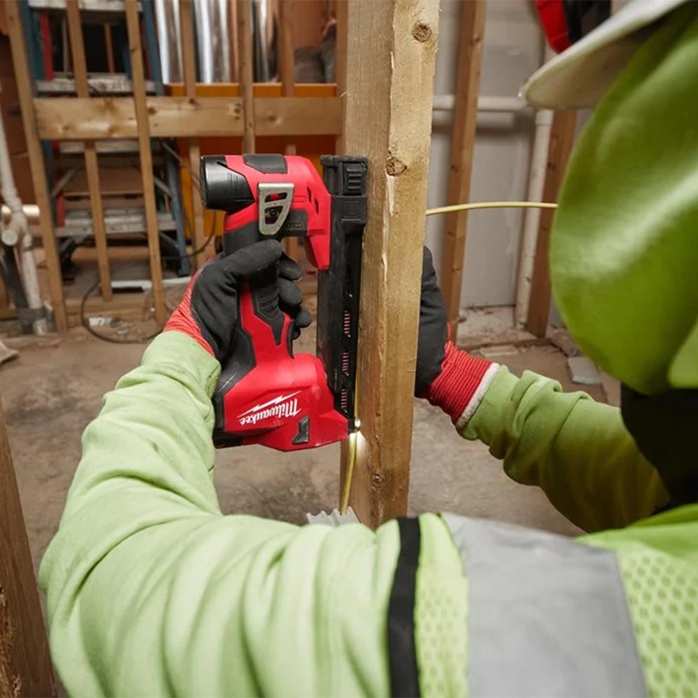 Milwaukee M12 BCST-0 12V Cable Stapler with 1 x 4.0Ah Battery - MonkeyTools