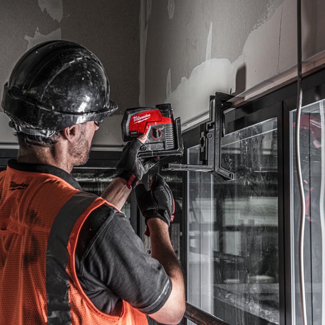 Milwaukee M12CLLP-0 12V Green Cross Line 2 Plane Laser 360° Case with 1 x 2.0Ah Battery & Charger - MonkeyTools