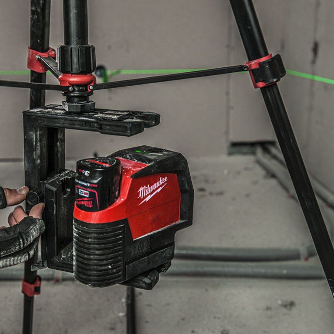 Milwaukee M12CLLP-0 12V Green Cross Line 2 Plane Laser 360Â° with Case 4933478101 - MonkeyTools