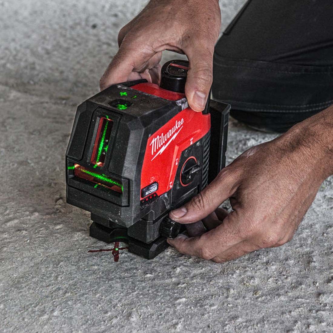 Milwaukee M12CLLP-0 12V Green Cross Line 2 Plane Laser 360Â° with Case 4933478101 - MonkeyTools