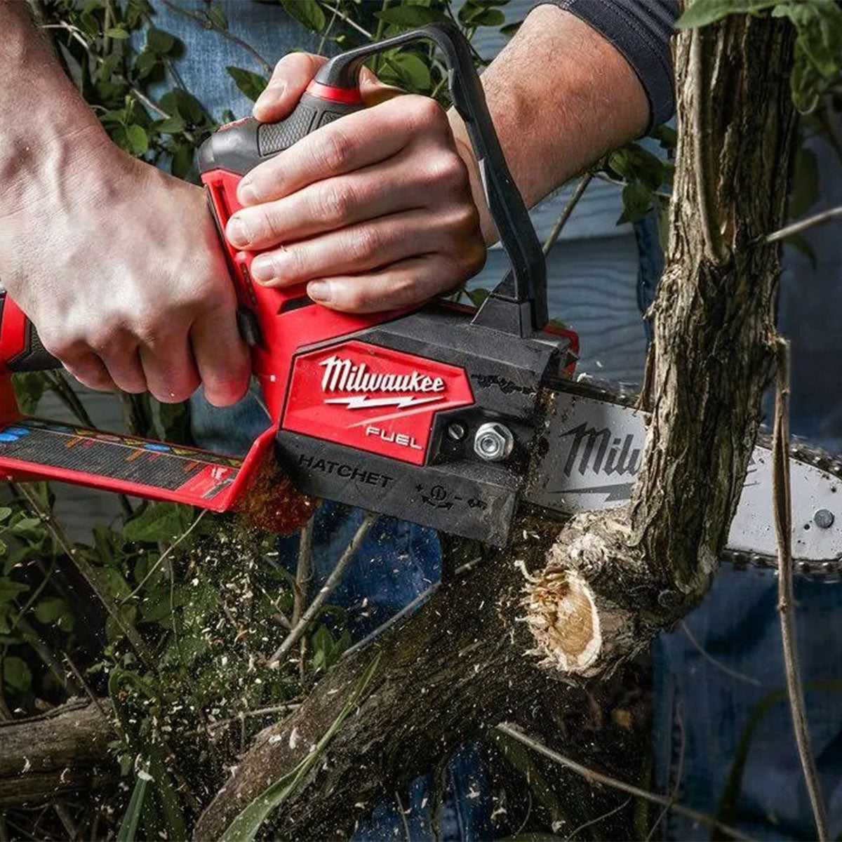 Milwaukee M12FPP2OP1-602 12V Hatchet Pruning Saw & Blower Kit with 2 x 6.0 Ah Batteries & Charger 4933492139 - MonkeyTools