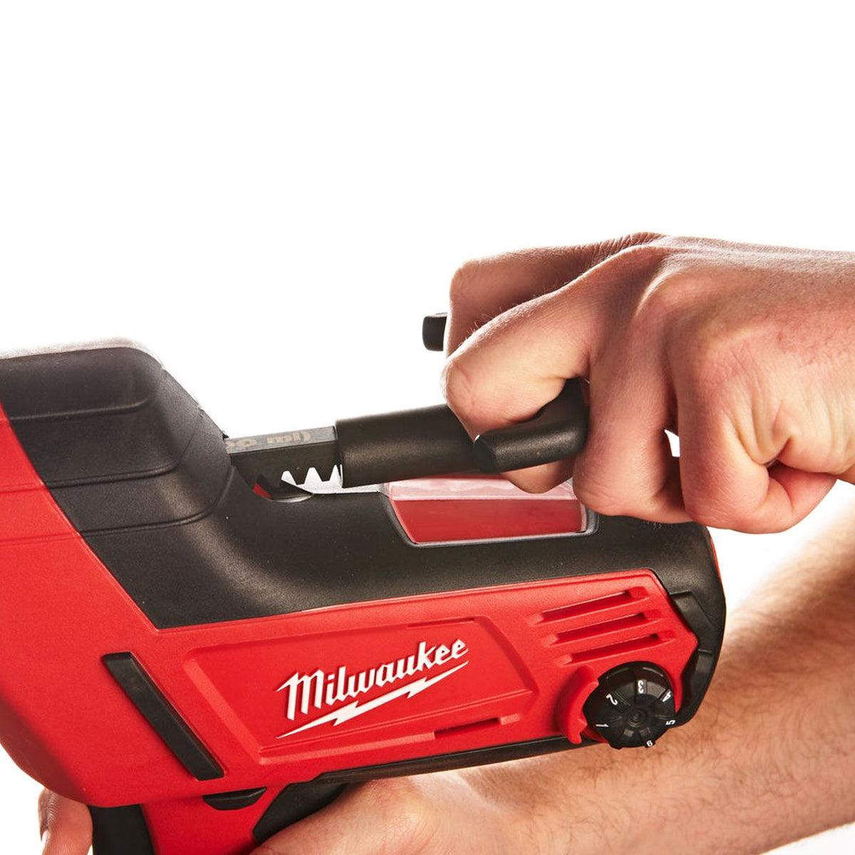 Milwaukee M12PCG310C-201B 12V 310ml Caulking Gun with 1 x 2.0Ah Battery, Charger & Bag 4933448763 - MonkeyTools