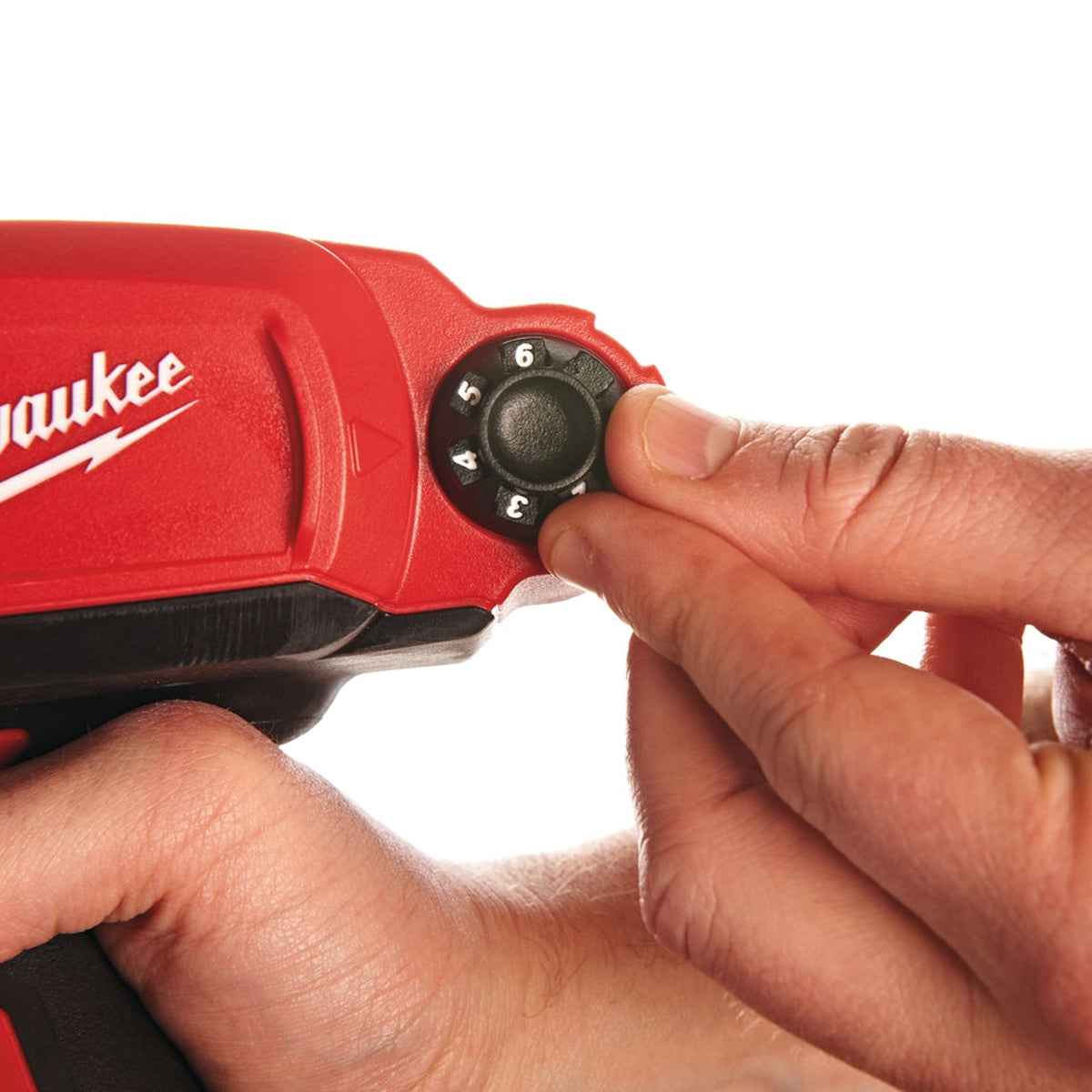 Milwaukee M12PCG310C-201B 12V 310ml Caulking Gun with 1 x 2.0Ah Battery, Charger & Bag 4933448763 - MonkeyTools