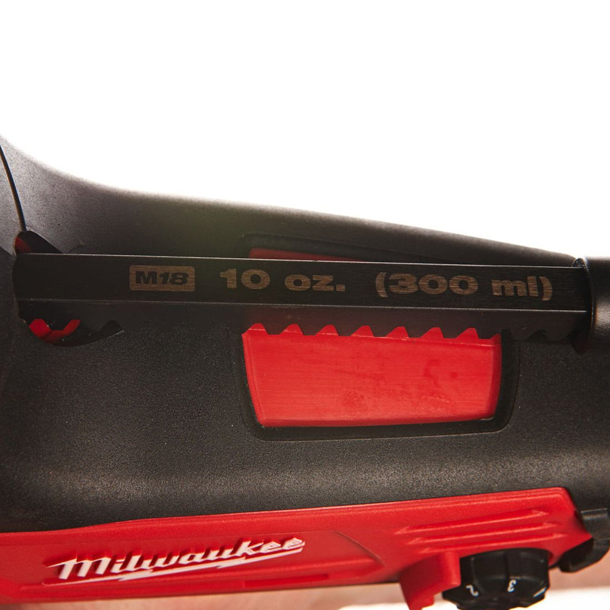 Milwaukee M12PCG310C-201B 12V 310ml Caulking Gun with 1 x 2.0Ah Battery, Charger & Bag 4933448763 - MonkeyTools