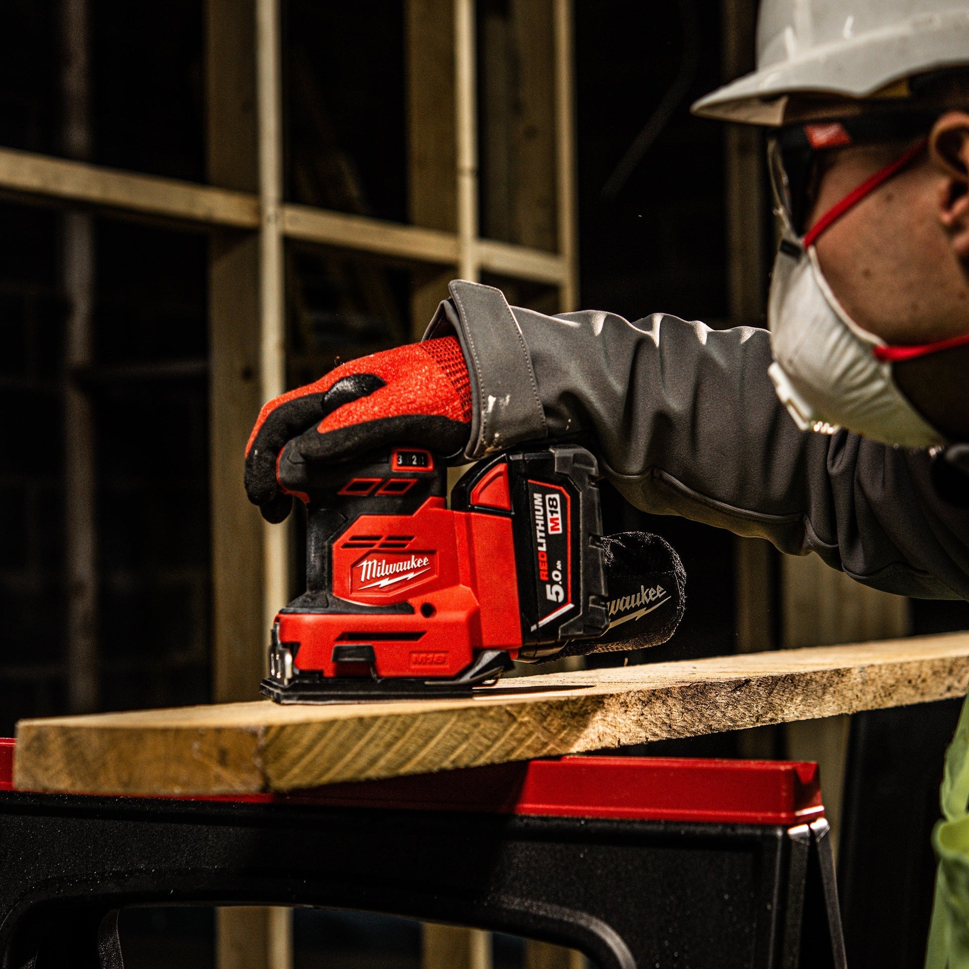 Milwaukee M18BQSS-0 18V Sheet Sander with 1 x 5.0Ah Battery & Charger - MonkeyTools