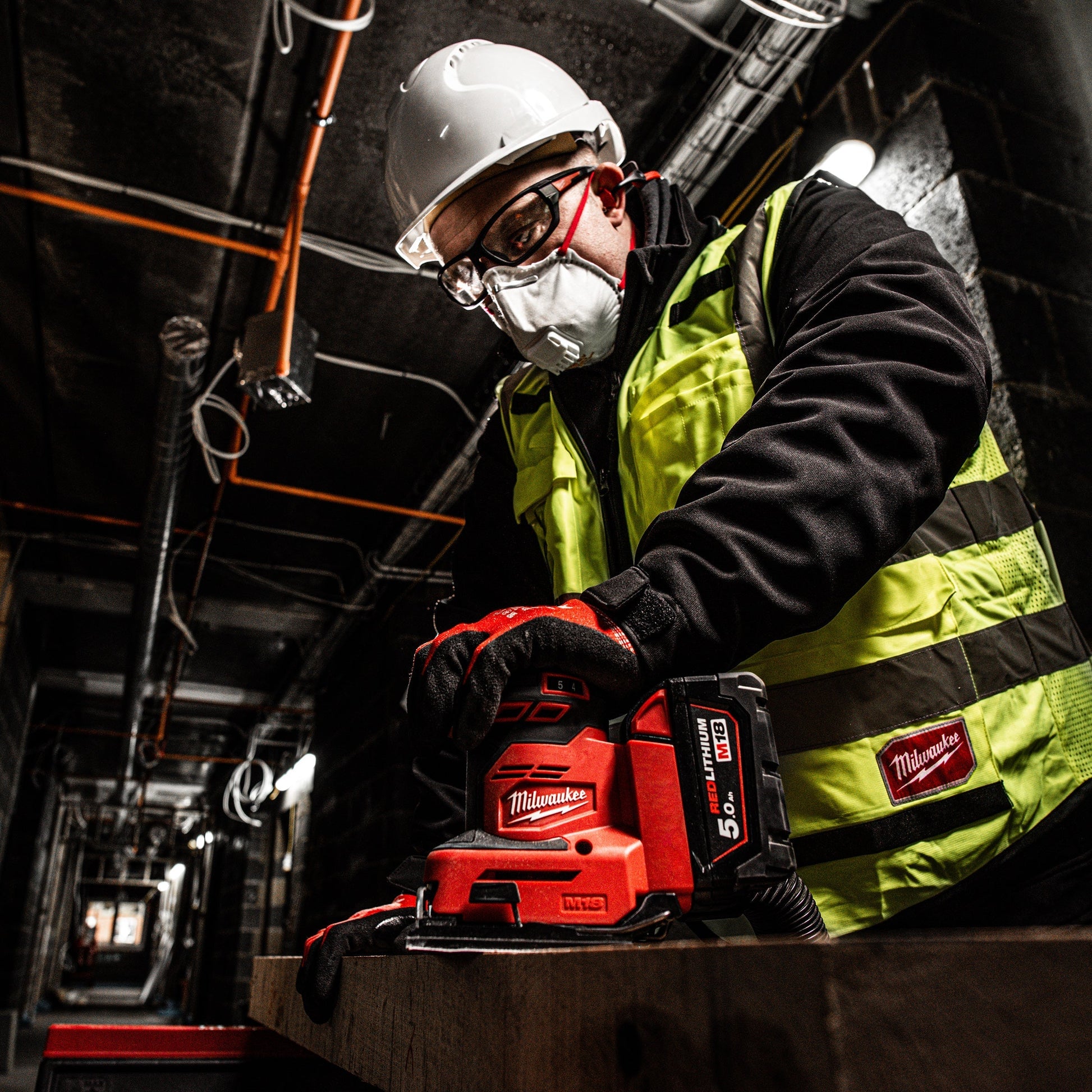 Milwaukee M18BQSS-0 18V Sheet Sander with 1 x 5.0Ah Battery & Charger - MonkeyTools
