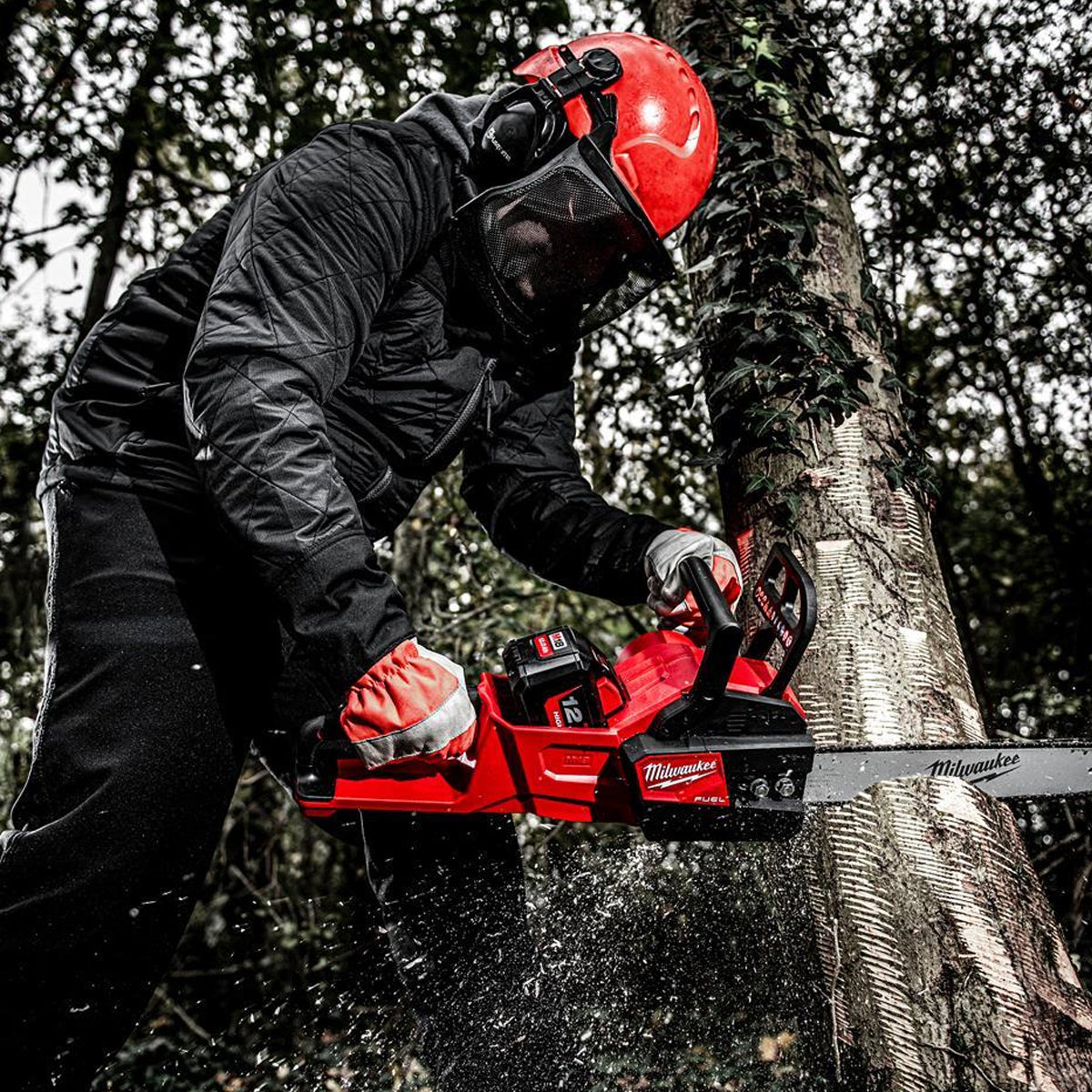 Milwaukee M18FCHSC-0 18V Fuel Brushless Chainsaw with 1 x 5.0Ah Battery & Charger - MonkeyTools