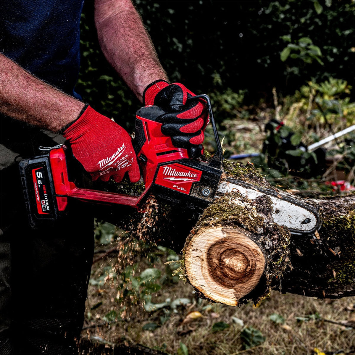 Milwaukee M18FHS20-552 18V Fuel Brushless 20cm Hatchet Pruning Saw With 2 x 5.5Ah Battery & Charger 4933480119 - MonkeyTools
