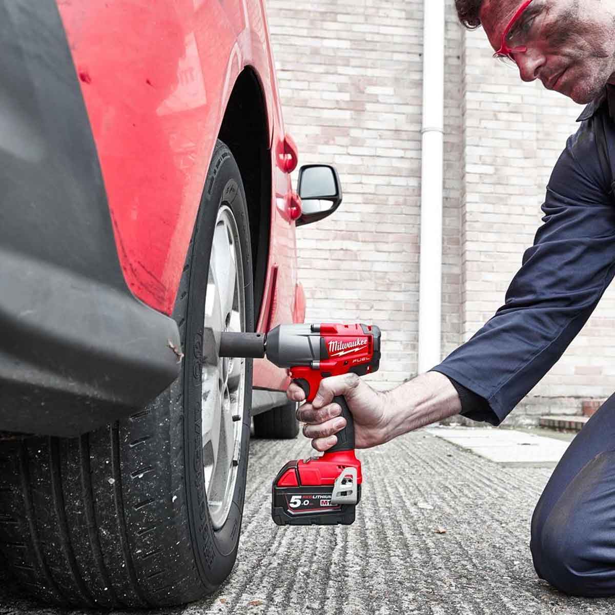 Milwaukee M18FMTIW2F12-0X 18V Fuel Brushless 1/2" Impact Wrench with Case - MonkeyTools