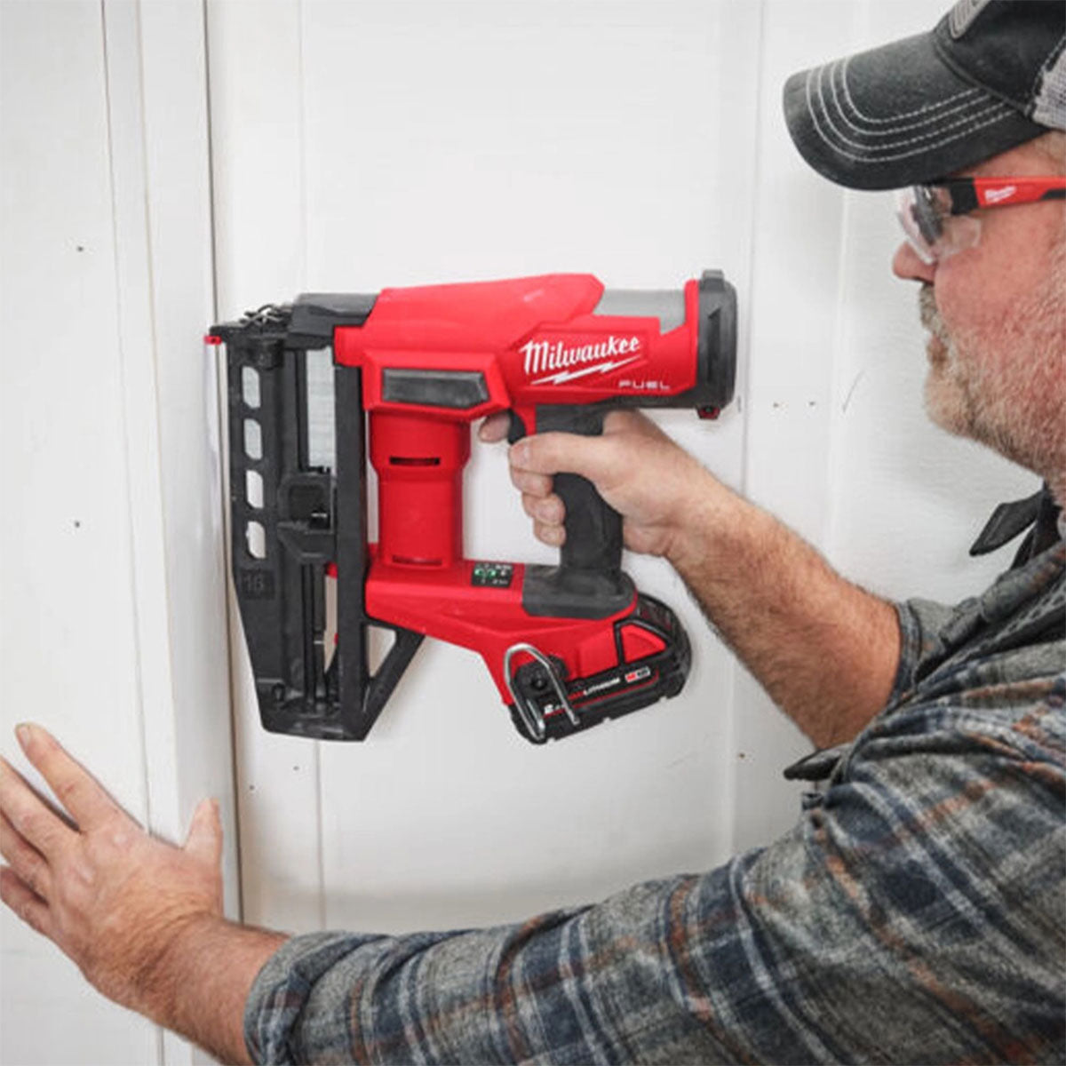 Milwaukee M18FN16GS-0X 18V Fuel Brushless 16G Straight Finish Nailer with 1 x 5.0Ah Battery Charger & Case - MonkeyTools