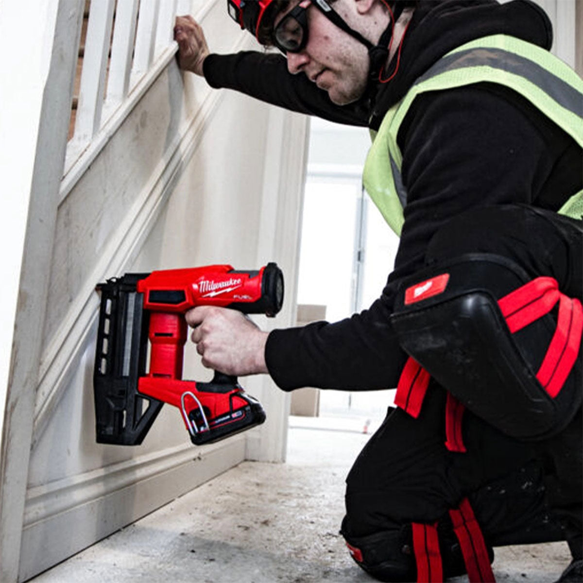 Milwaukee M18FN16GS-0X 18V Fuel Brushless 16G Straight Finish Nailer with 1 x 5.0Ah Battery Charger & Case - MonkeyTools