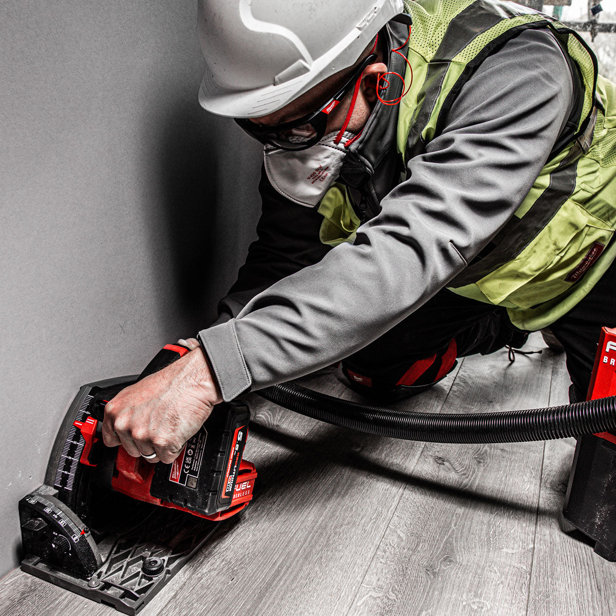 Milwaukee M18FPS55-0P 18V 165mm Fuel Brushless Plunge Saw with 2 x 5.0Ah Battery & Guide Rail Kit - MonkeyTools