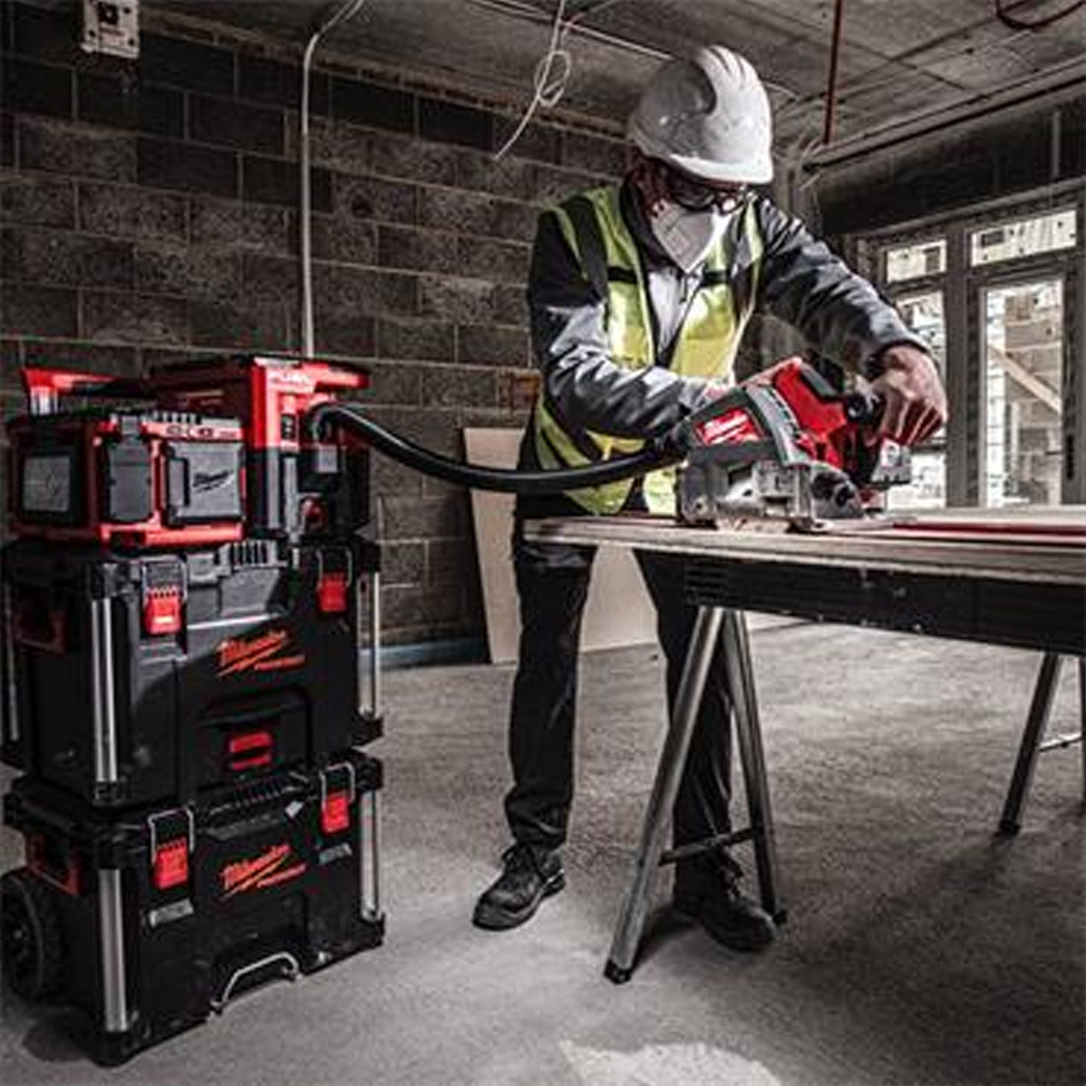 Milwaukee M18FPS55-552P 18V 165mm Fuel Brushless Plunge Saw with 2 x 5.5Ah Battery & Guide Rail Kit - MonkeyTools