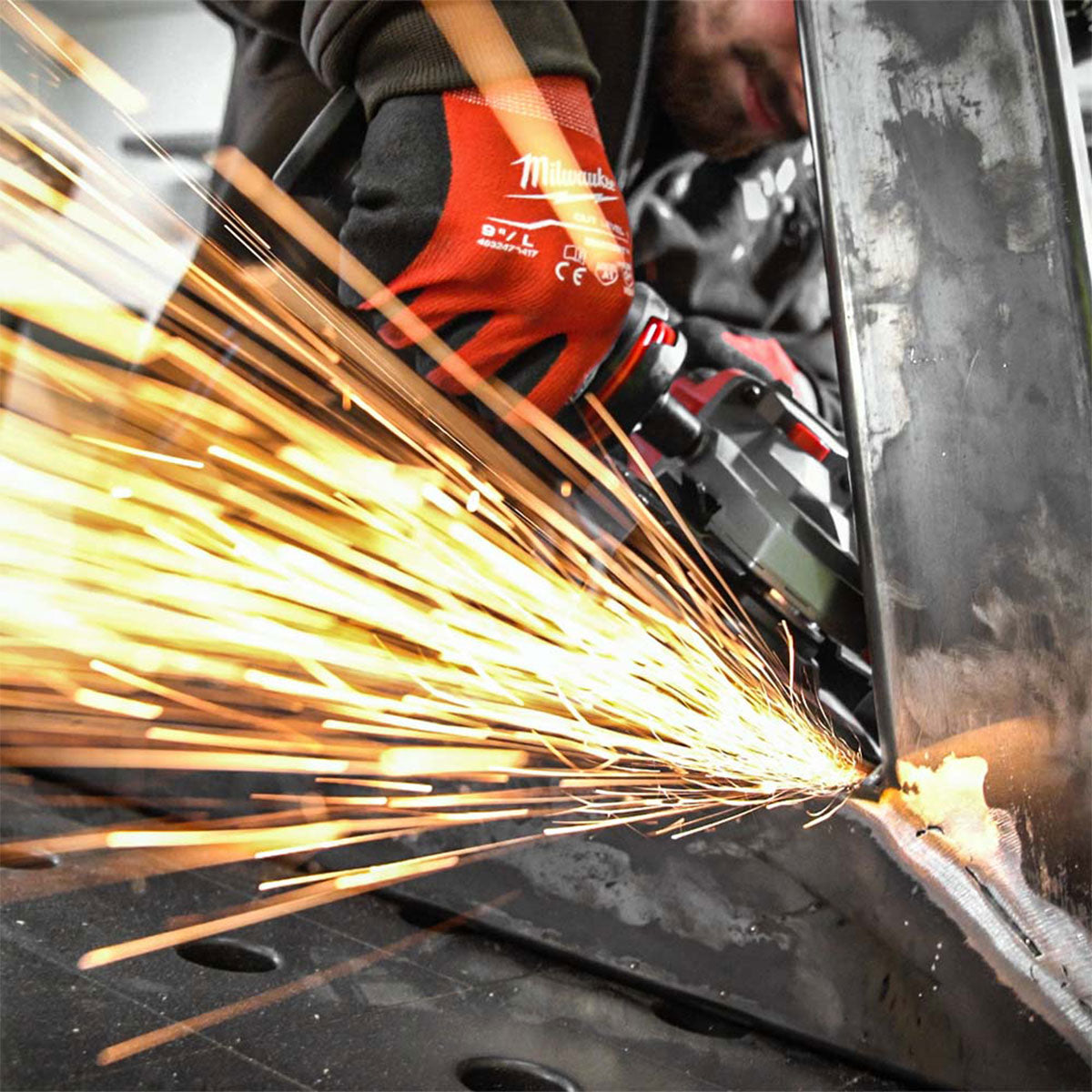 Milwaukee M18FSAGF125XPDB-0X 18V Fuel Brushless 125mm Angle Grinder with 1 x 5.0Ah Battery Charger & Case - MonkeyTools