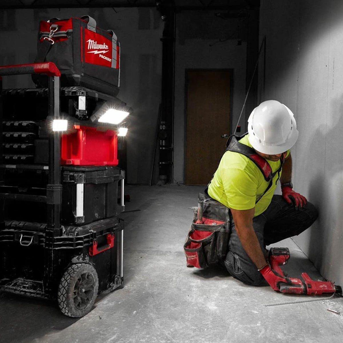 Milwaukee M18POALC-0 18V Packout Area Light & Charger with 1 x 5.0Ah Battery - MonkeyTools