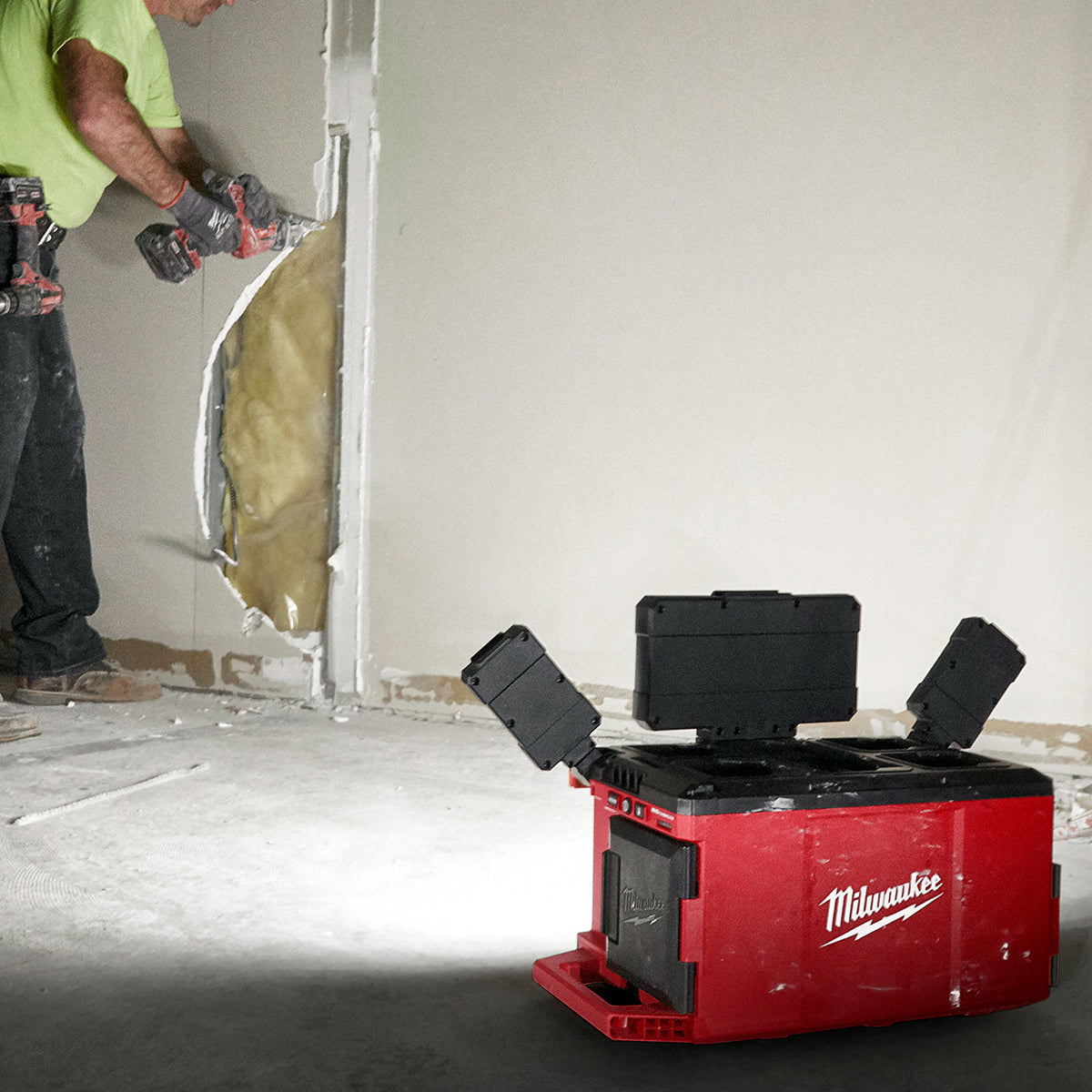 Milwaukee M18POALC-0 18V Packout Area Light & Charger with 1 x 5.0Ah Battery - MonkeyTools