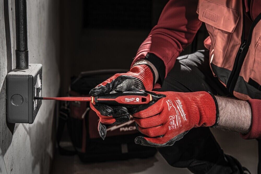 Milwaukee - Tri-Lobe VDE Screwdriver - Slotted 0.6 x 3.5 x 100 - MonkeyTools