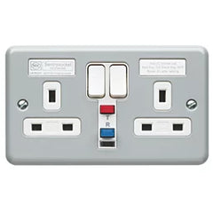 MK 13A 2-GANG DP SWITCHED METAL CLAD ACTIVE PLUG SOCKET WITH WHITE INSERTS