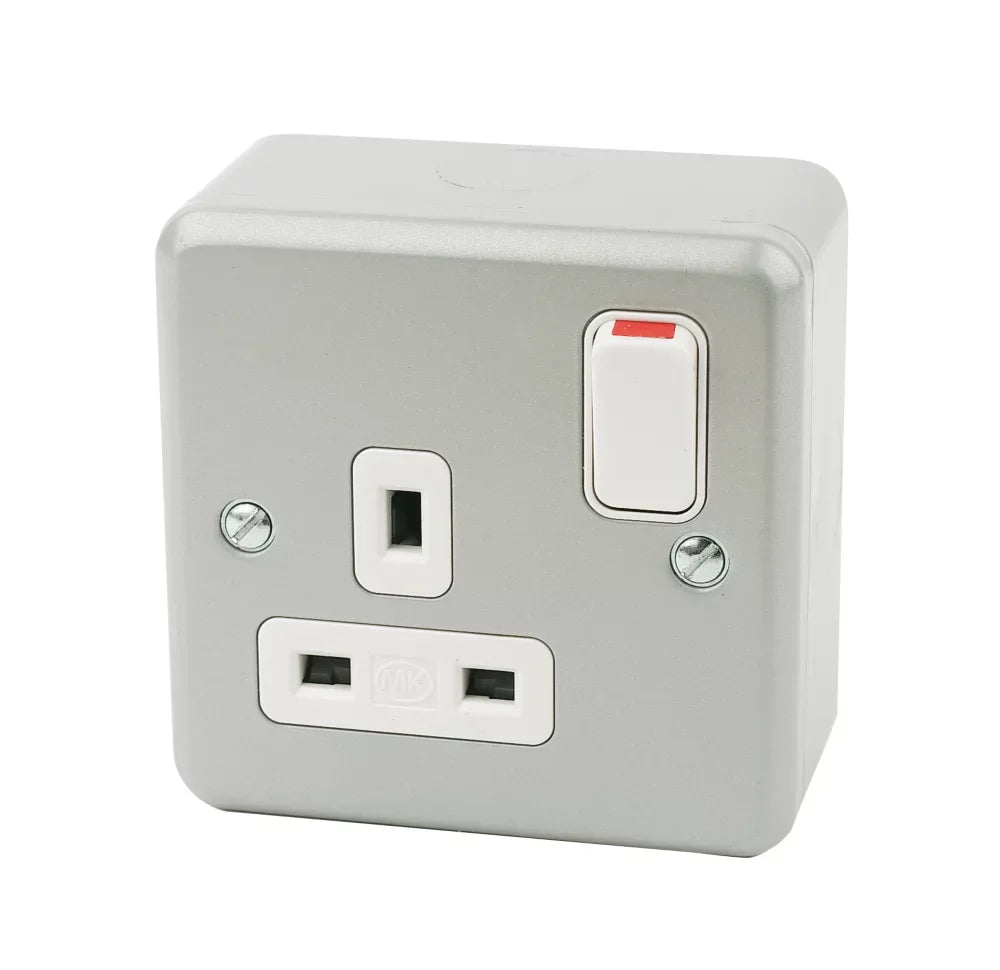 MK METALCLAD PLUS 13A 1-GANG DP SWITCHED METAL CLAD PLUG SOCKET WITH WHITE INSERTS - MonkeyTools