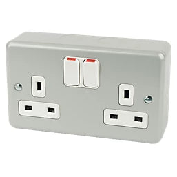 MK METALCLAD PLUS 13A 2-GANG DP SWITCHED METAL CLAD PLUG SOCKET WITH WHITE INSERTS - MonkeyTools
