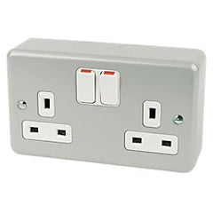 MK METALCLAD PLUS 13A 2-GANG DP SWITCHED METAL CLAD PLUG SOCKET WITH WHITE INSERTS