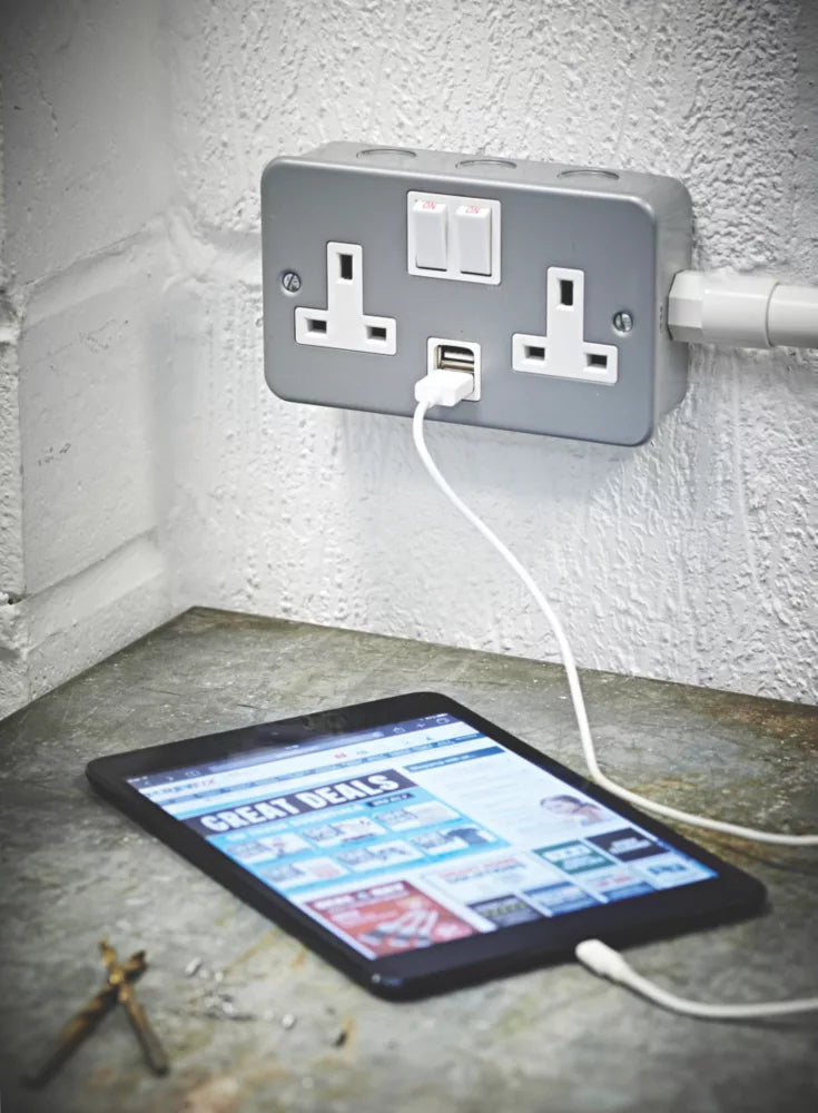 13A 2-GANG DP SWITCHED METAL CLAD SOCKET + 2.1A 10.2W 2-OUTLET TYPE A USB CHARGER WITH WHITE INSERTS - MonkeyTools
