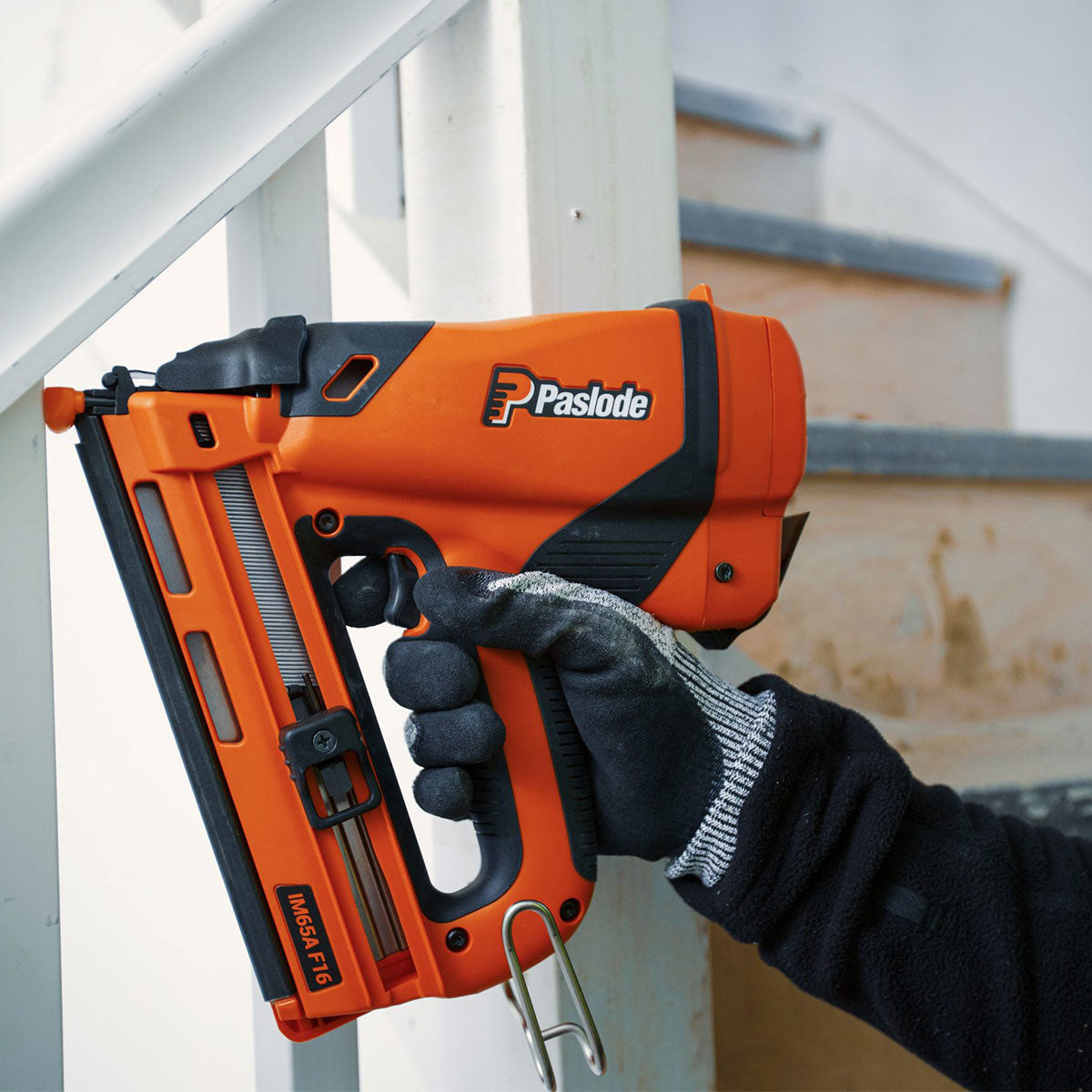 Paslode IM65A F16 Angled Second Fix Finishing Nail Gun with 1 x 2.1Ah Battery Charger & Case - MonkeyTools