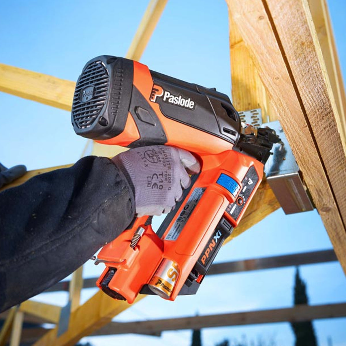 Paslode PPNXI 7.4V Cordless First Fix Gas Nailer with 1 x 2.1Ah Battery & Charger 019790 - MonkeyTools