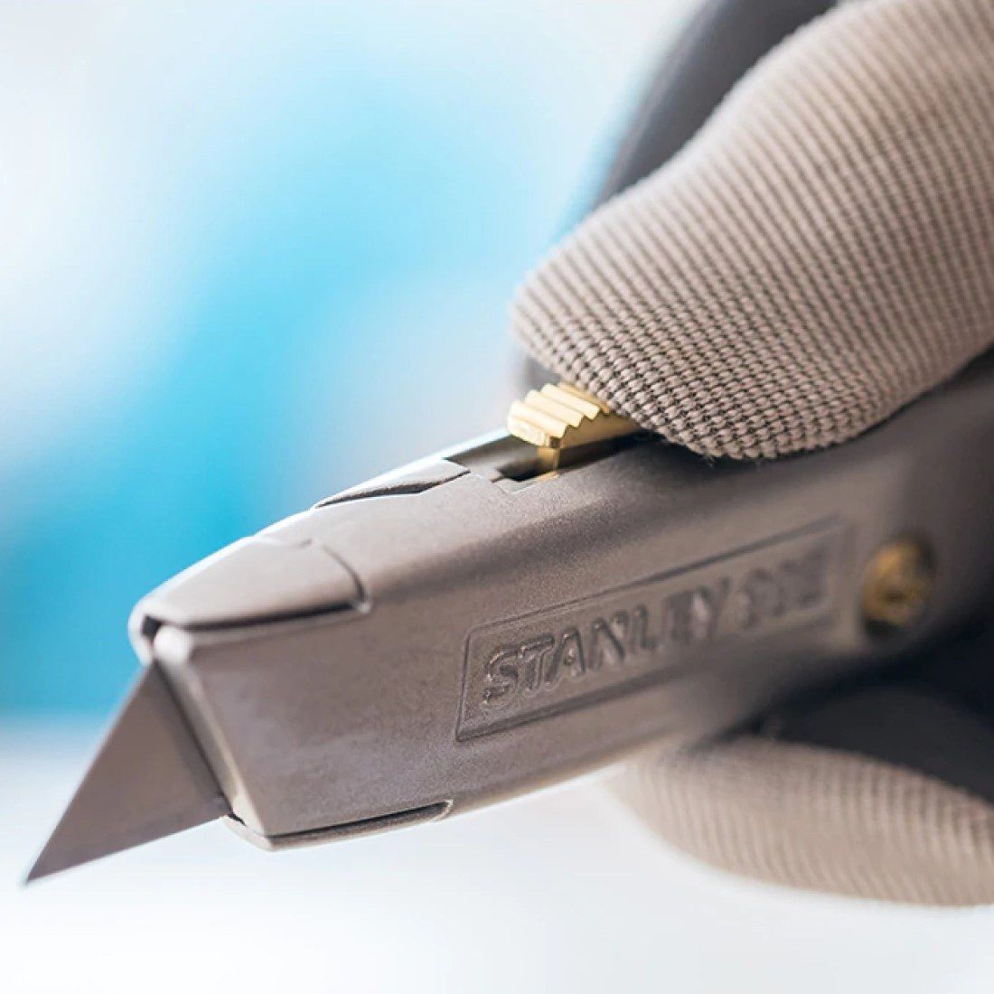 STANLEY 2-10-099 99E RETRACTABLE BLADE KNIFE INC 3X BLADES - MonkeyTools