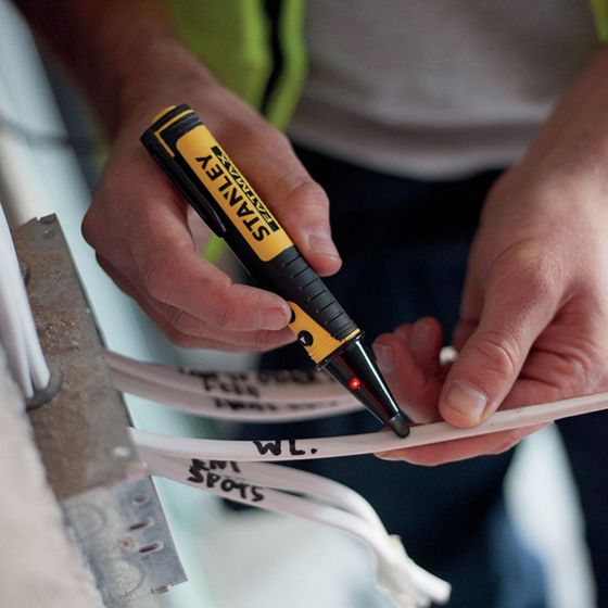 STANLEY FATMAX FMHT82567-0 NON-CONTACT METAL AND VOLTAGE DETECTOR - MonkeyTools