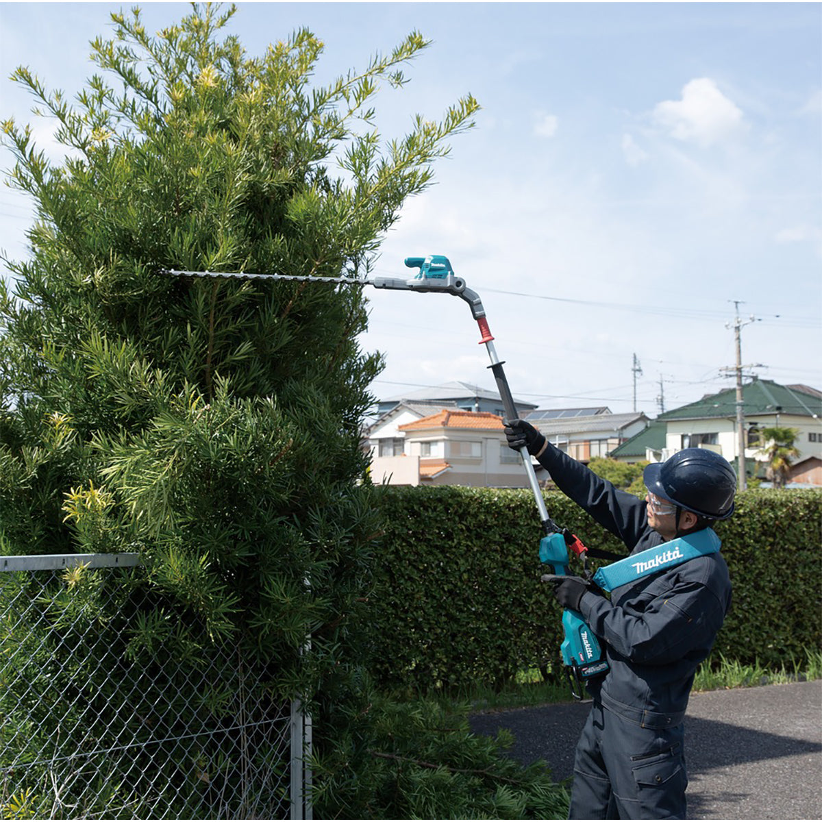 Makita UN001GZ 40V max XGT Brushless Cordless Pole Hedge Trimmer Body Only - MonkeyTools